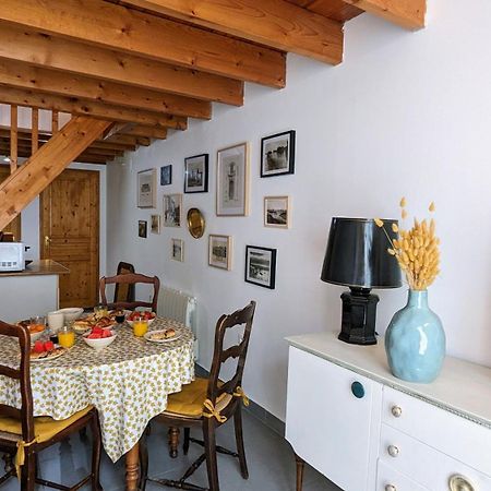 Maison De Village Avec Garage Айга-Мортас Екстериор снимка